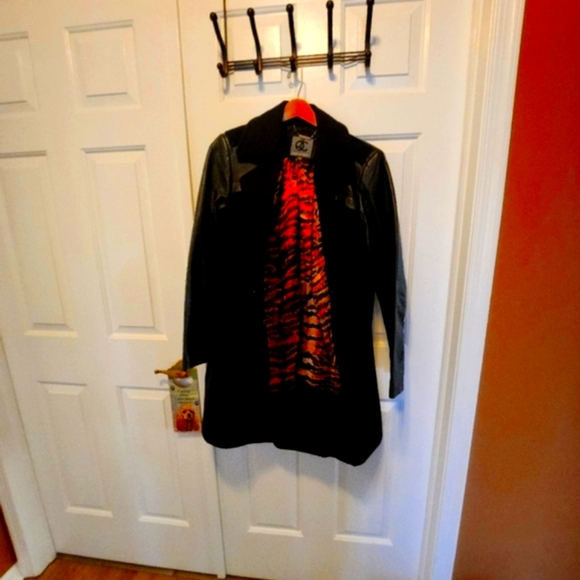 🖤COAT WEATHER!🖤VINTAGE Coat🖤QUEEN COLLECTIO*Genuine Leather* - Picture 9 of 10